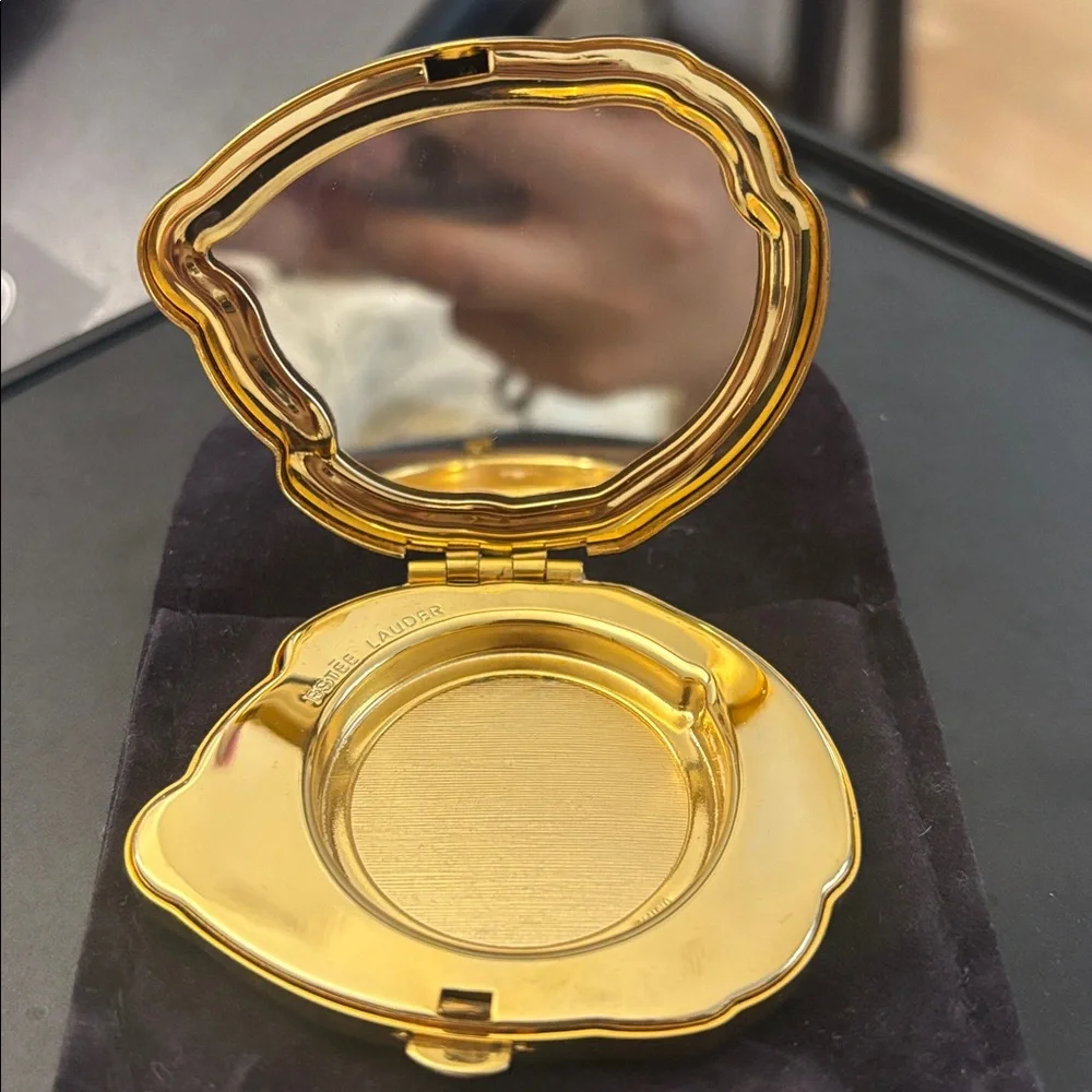 Estée Lauder year of the rabbit collectible compact holder - Picture 3 of 3